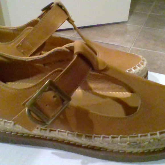 Brand new shoes - Picture 4 of 8